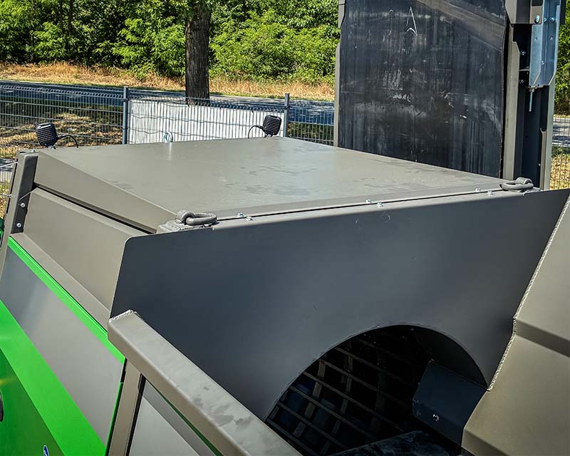 Weather and dust protection roof